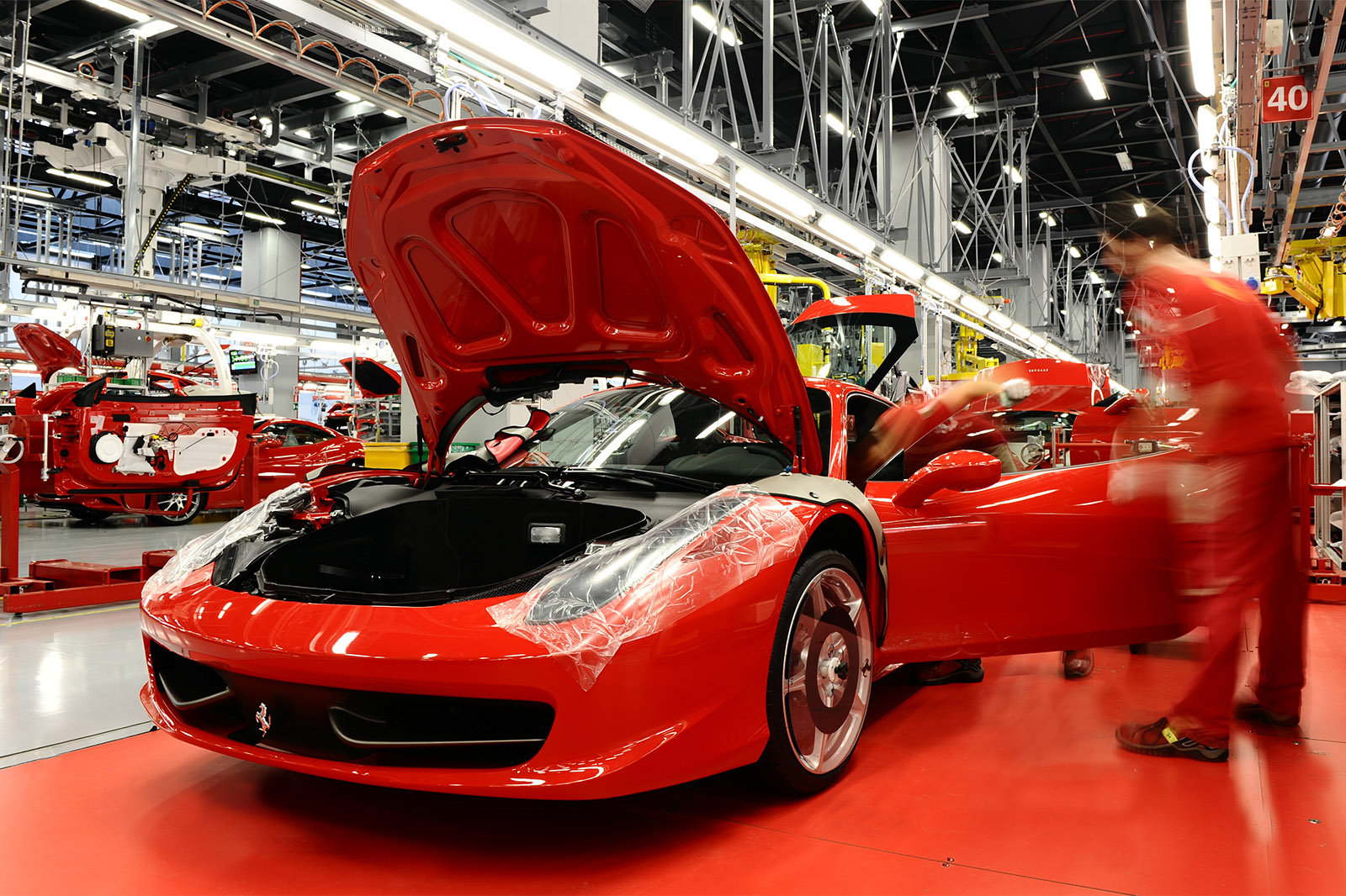 Какие машины участвовали. Ferrari Maranello Factory. Завод Феррари в Италии. Завод Феррари в Маранелло. Завод Феррари 2020.