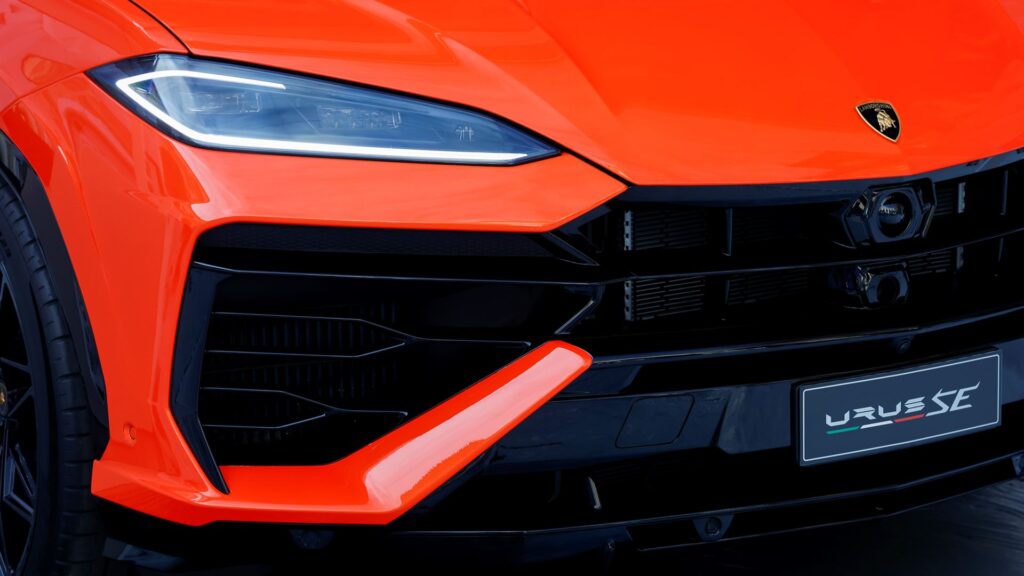 Automobili Lamborghini al Motor Valley Fest 2024 con il debutto europeo della Urus SE